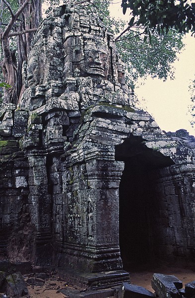 Entrance to Angkor Thom.jpg